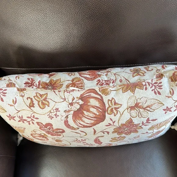 🍁Decorative Fall Lumbar Pillow 🍂 - Picture 4 of 11